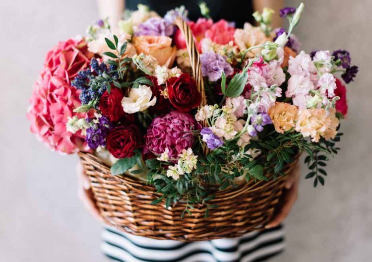 The Romantic Valentines Bouquet Gift At ”FunkyPigeonUK”