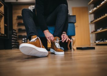 Long-lasting and resilient casual men shoe wear at