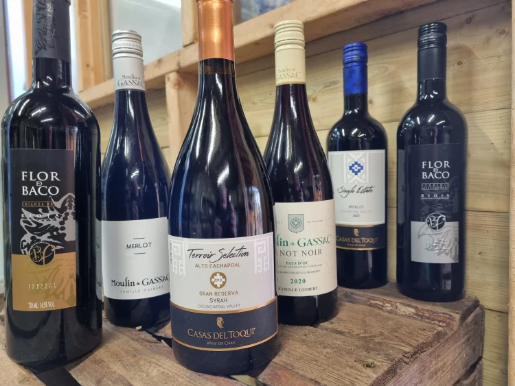 Enjoying a glass or two of red wine each day can be part of a healthful diet –