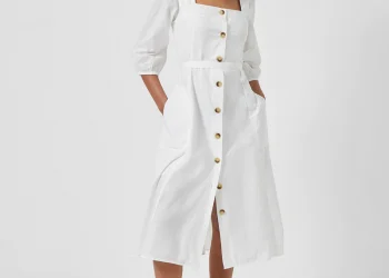 This neckline shows off the collarbone, which is a universally attractive feature of women –
