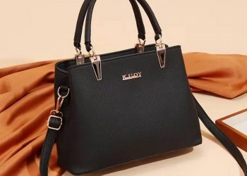When it comes to fashion, I love skinny jeans, a simple top, and a great handbag –