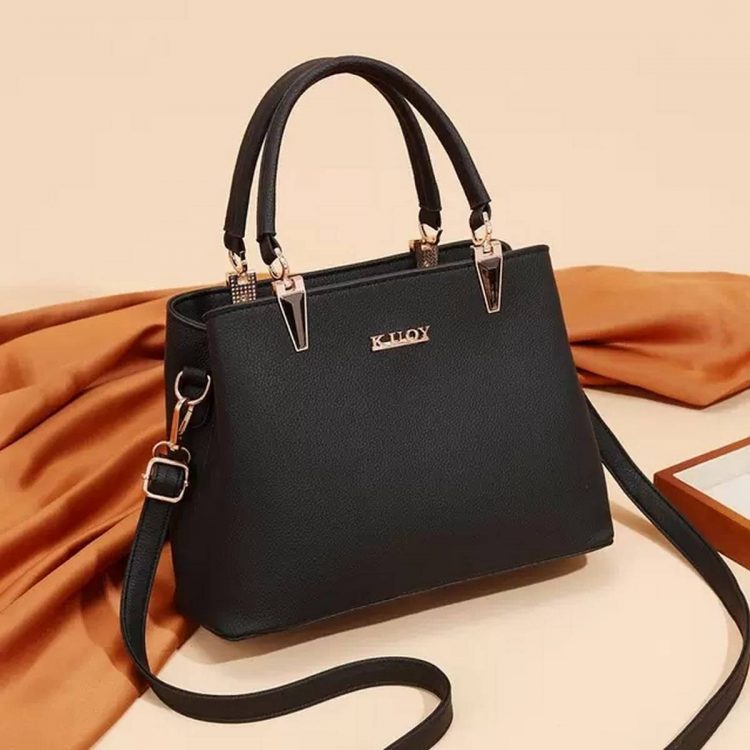 When it comes to fashion, I love skinny jeans, a simple top, and a great handbag –