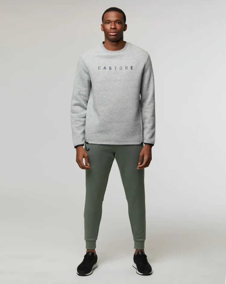 A long sweatshirt, good boots, and stretchy jeans are my fall fashion must-haves –