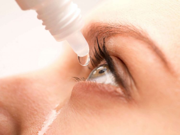 Optrex Refreshing Eye Drops are enriched with natural plant extracts to help refresh, soothe and revitalise tired and uncomfortable eyes –