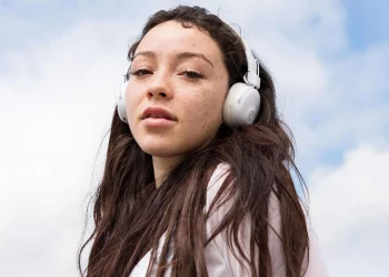 Wireless headphones are almost always more convenient than wired option –