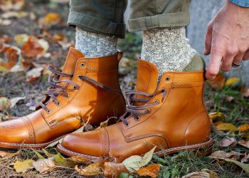 I don’t carry a wallet. I keep my cards in my pocket and cash in my boots –
