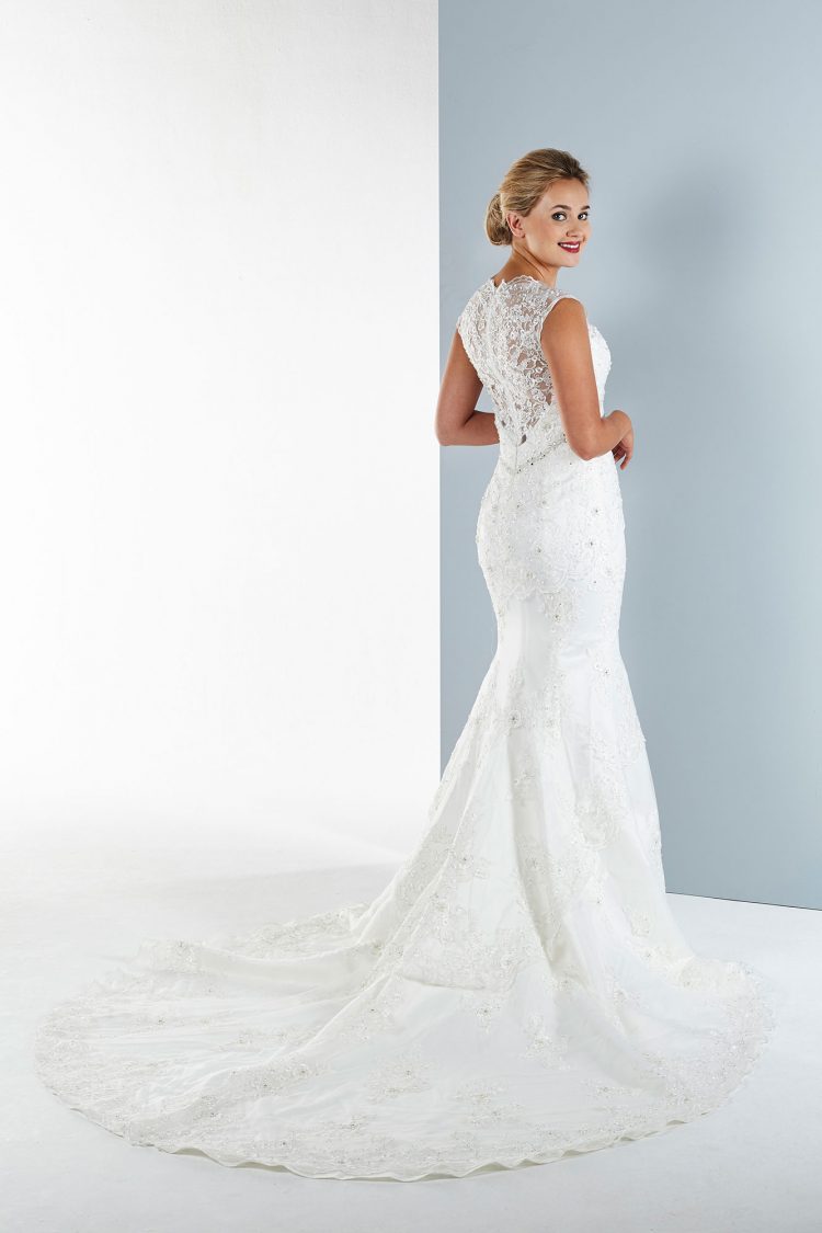 A wedding dress is both an intimate and personal for a woman, It must reflect the personality and style of the bride –