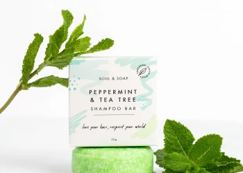 Mint reaches the deep end pores of the scalp and takes out the dirt. –