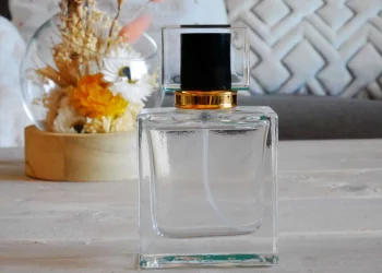 An eau de parfum’s higher concentration of fragrance makes for a longer lasting, more aromatic scent