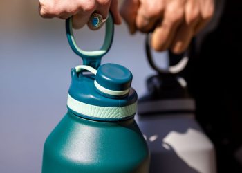 Stainless steel water bottle is environmentally friendly, durable, safe, and easy-to-clean –
