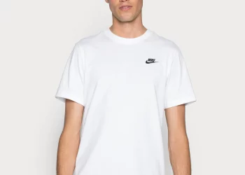T-shirts are inexpensive, hygienic, and comfy, making them an excellent choice for casual wear