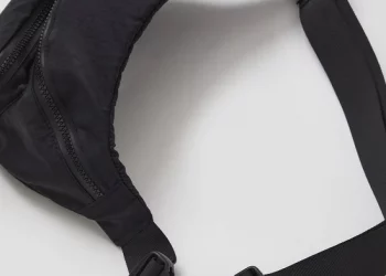 Belt bag are durable & High quality Nylon material , this waist bag withstands daily wear and tear