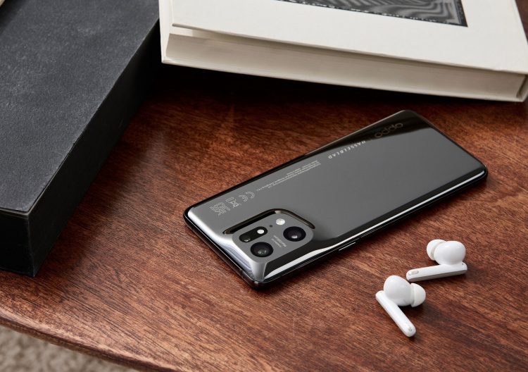 Find X5 Pro gets a big, glossy screen with a high refresh rate, a brace of high-resolution cameras