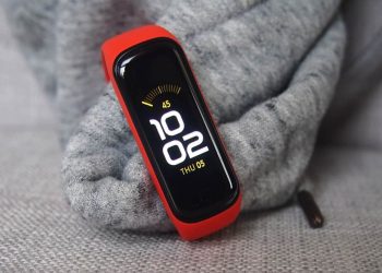 Galaxy Fit2 recognizes your workouts and tracks your progress