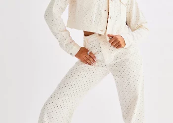 High-waisted, wide-leg styles can make you appear taller, slimmer and leaner