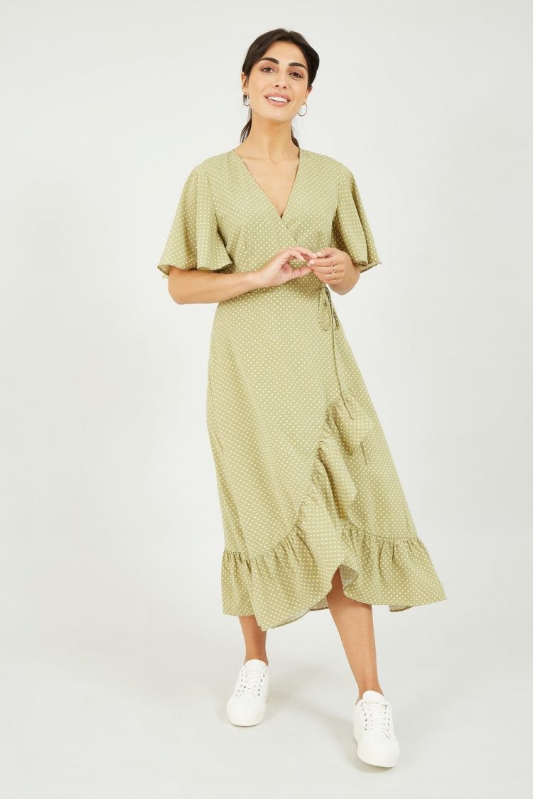 Your dresses should be tight enough to show you’re a woman and loose enough to show you’re a lady
