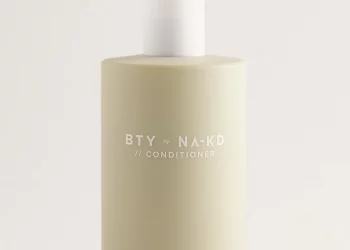 Nourish & Repair Hair Conditioner is a deep conditioning treatment that replenishes moisture, repairs damage and strengthens hair from root to tip