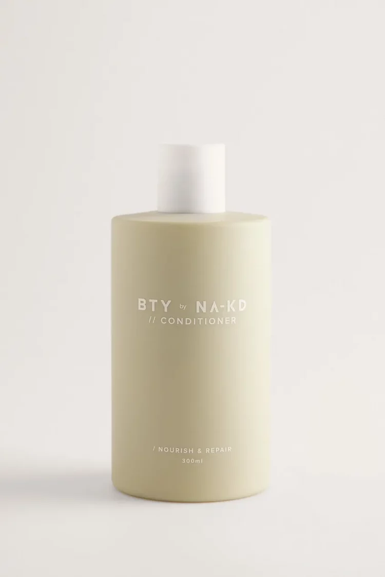 Nourish & Repair Hair Conditioner is a deep conditioning treatment that replenishes moisture, repairs damage and strengthens hair from root to tip