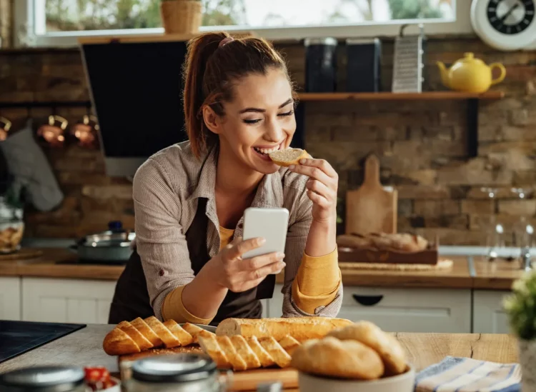 The carbohydrates in bread rolls can provide the body with fuel