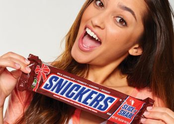 Layers of roasted peanuts, caramel, and nougat covered in milk chocolate make a Snickers bar one of the tastiest candy bars in the world