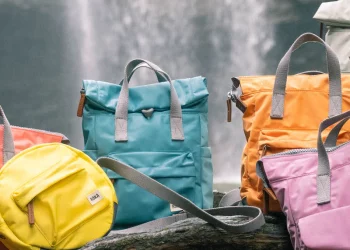 It’s possible to wear the Roka bag as a backpack or carry it by the top handle, making it ideal for shopping, school, and college