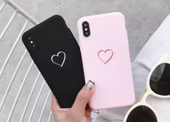 Silicone vulcanization and moulding results in an odourless, flavor-free phone case that is gentle to the touch and feels more like human skin