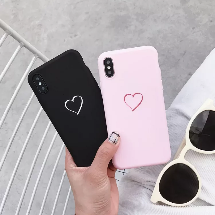 Silicone vulcanization and moulding results in an odourless, flavor-free phone case that is gentle to the touch and feels more like human skin