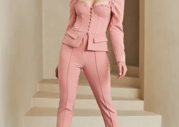 Trousers are equally as significant as jackets and shoes when it comes to clothes. Every day, they are essential to a sense of well-being at work