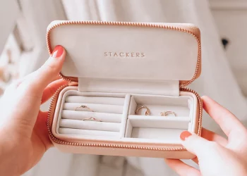 When it comes to jewellery, the major function of a well-made jewellery box is to keep items separate so they don’t get damaged