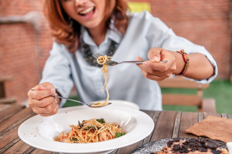Being a low-calorie food, instant noodles are low in fibre and protein which may not make them a good option for weight loss