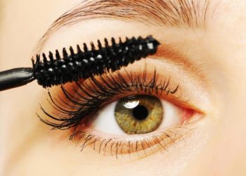Mascara has a lot of beauty benefits, such as enhancing the appearance of the lashes and creating a more defined look for the eyes
