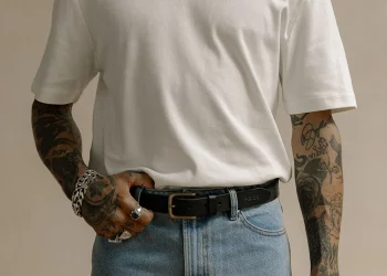 Heavyweight cotton shirts are an absolute necessity for those of us who spend our days doing physically hard work