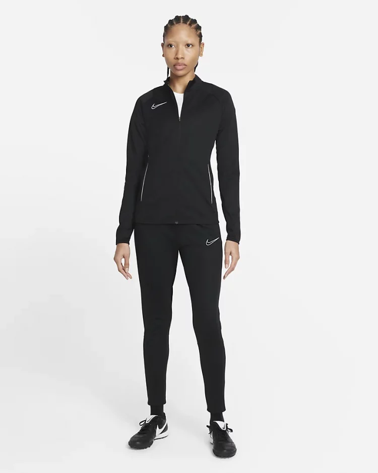 By wearing a tracksuit for running you’ll receive benefits for the upper and lower parts of your body, both during and after your run