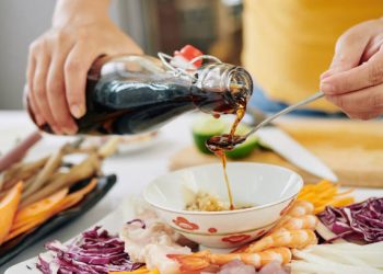 Sauces typically contain a liquid, thickener and various flavorings and seasonings