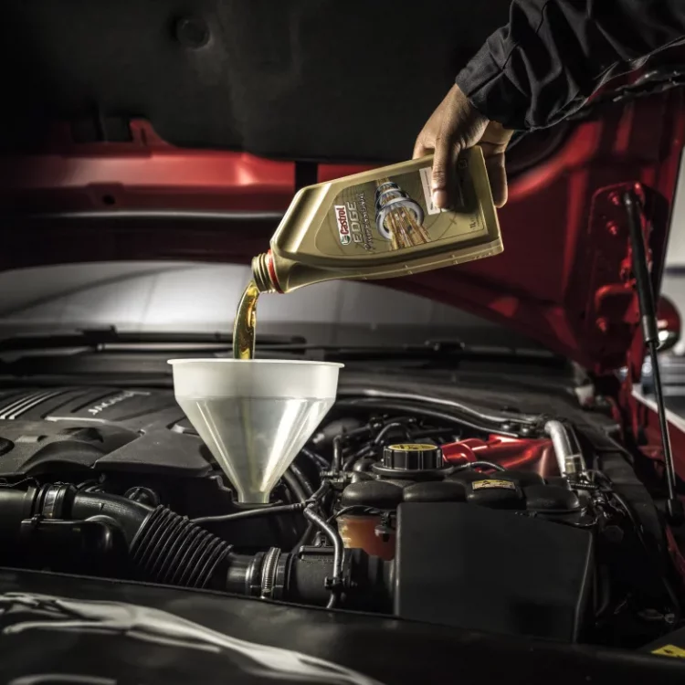 To keep metals apart and reduce friction, Castrol Edge uses unique Fluid Titanium Technology, which alters the structure of the oil