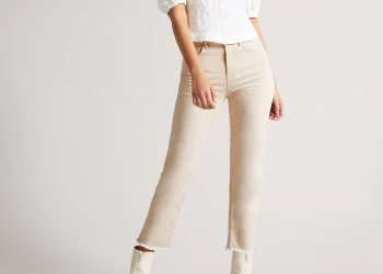 How to Dress Up Jeans with a Straight Leg?