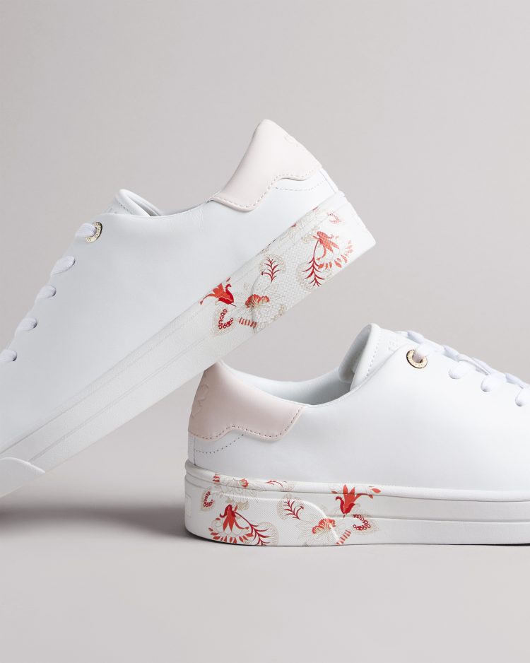 What are the features of a shoe?