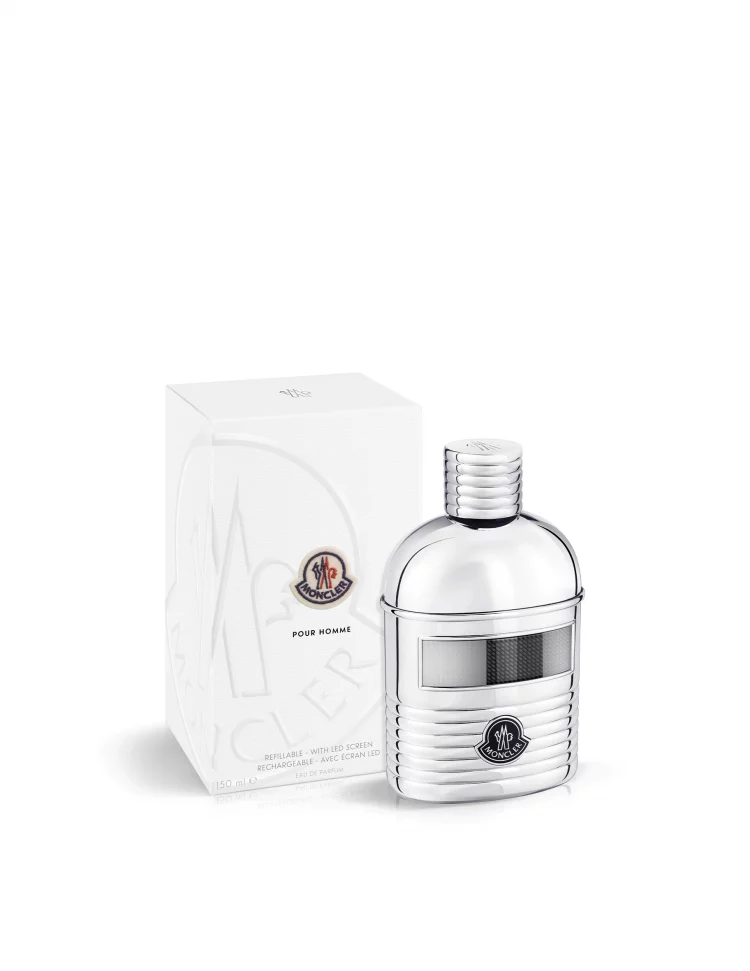 Versace Pour Homme is a masculine cologne that features an Aromatic Fougere base