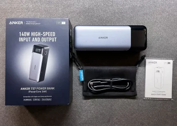 The 13.4″ MacBook Pro, Dell XPS 13 9830, and Microsoft Surface Book 2 can all be recharged on the move with the Anker 737 Power Bank