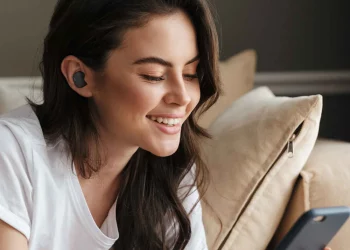 How do you use JVC Gumy wireless?