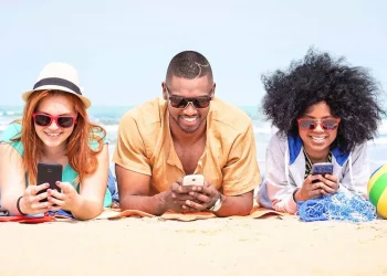 Havaianas – Choose 5 best Coloured sunglasses sidepieces made of rubber