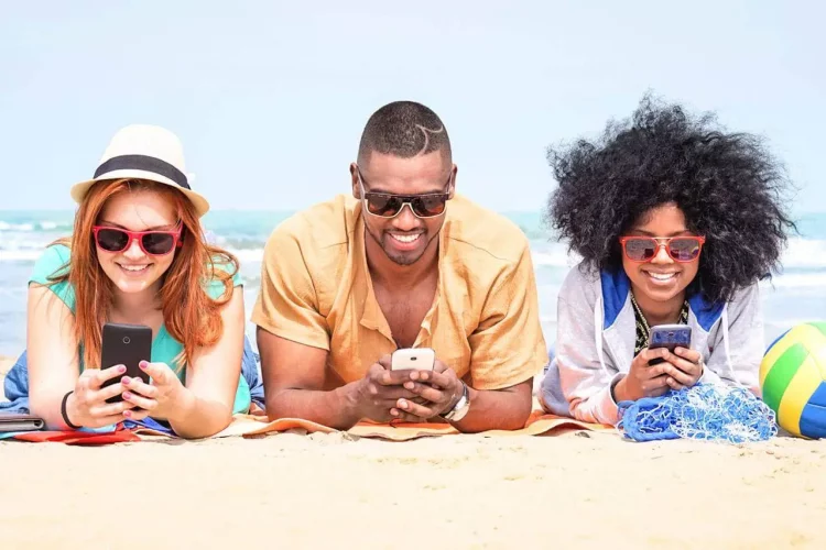 Havaianas – Choose 5 best Coloured sunglasses sidepieces made of rubber