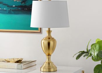 What are the features of a lamp?