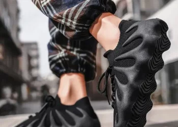 How do you wear Yeezy dark slate?
