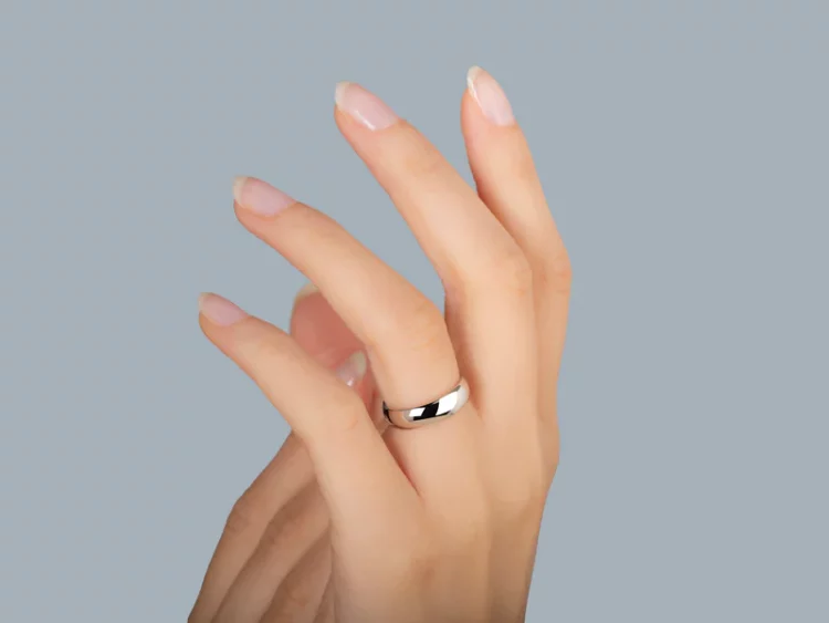 What are the advantages of a platinum ring?