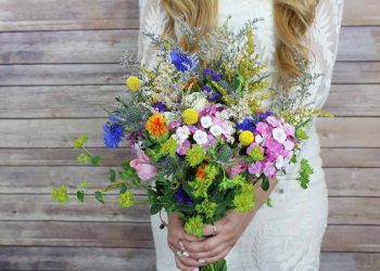 How do you keep a wildflower bouquet fresh?