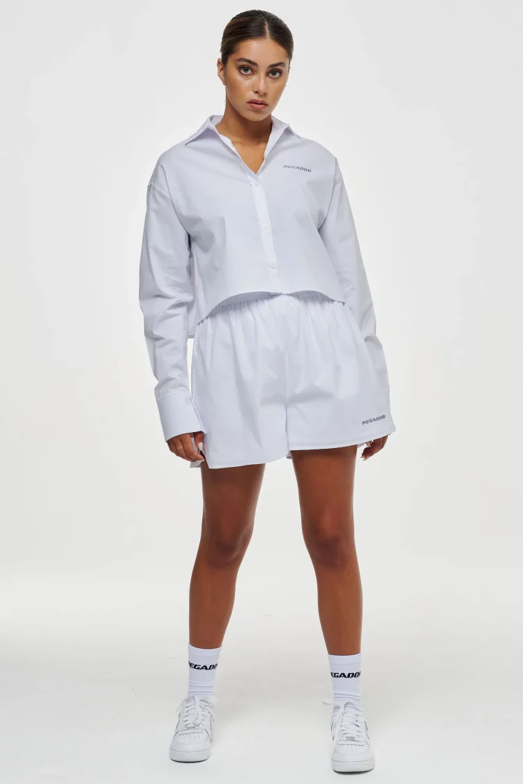 Why do people wear cropped shirts?