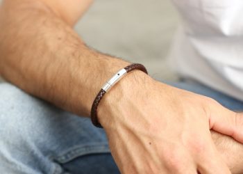 Buying Leather Bracelets is the Latest Jewelry Trend
