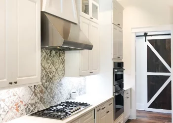 What features to look for in a range hood?