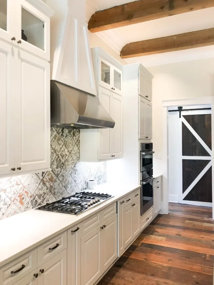 What features to look for in a range hood?